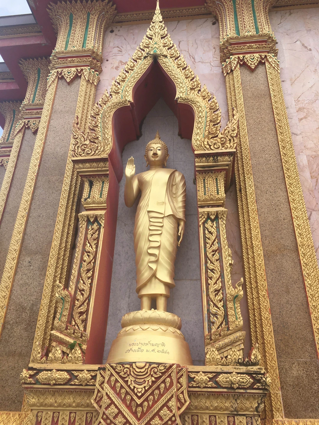 Экскурсия очень понравилась. Понравилась нестандартная подача материала Дмитрием, его юмор. Узнали о буддизме, истории Тайланда, королевской