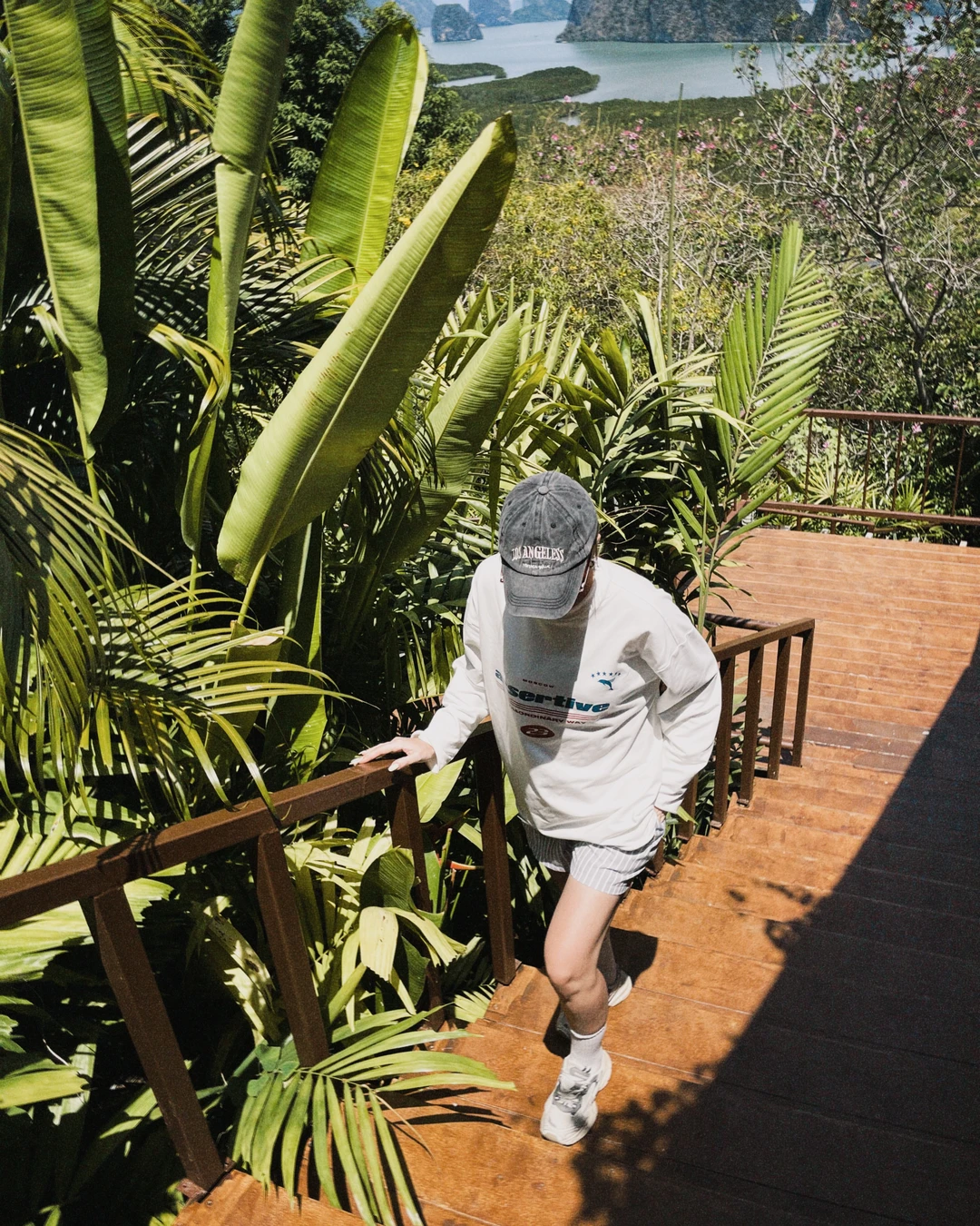 Прекрасное приключение. Толпы туристов? Не видели. Только мы и потрясающие места. Валера очень приятный человек, отзывчивый