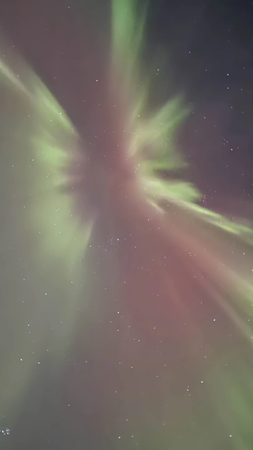 Не смотря на то, что природа всячески препятствовала тому, что бы мы увидели северное сияние, гид