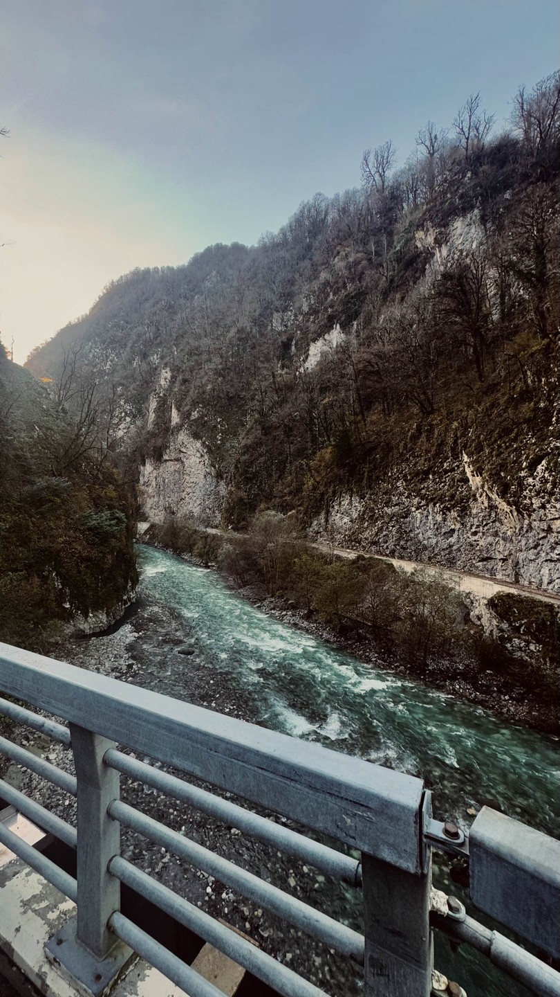 Договорились с Натальей начать путешествие в желаемое время. Выехали пораньше пока все спали, и застали пустые