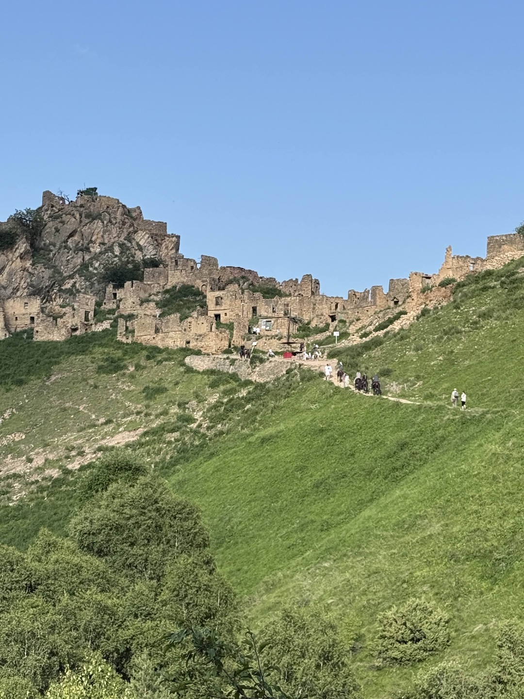 Рукотворные Чохские террасы, аул-призрак Гамсутль и Салтинский водопад (Александр)