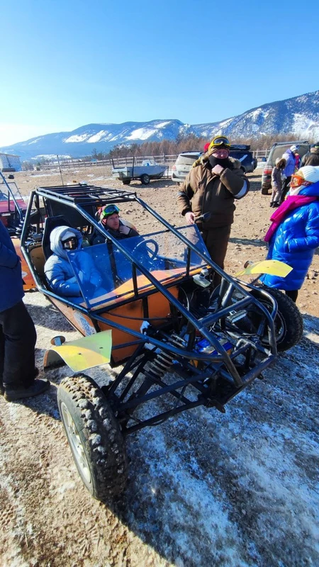 По страницам ледяной сказки: своей компанией по главным местам Байкала с катанием на багги
