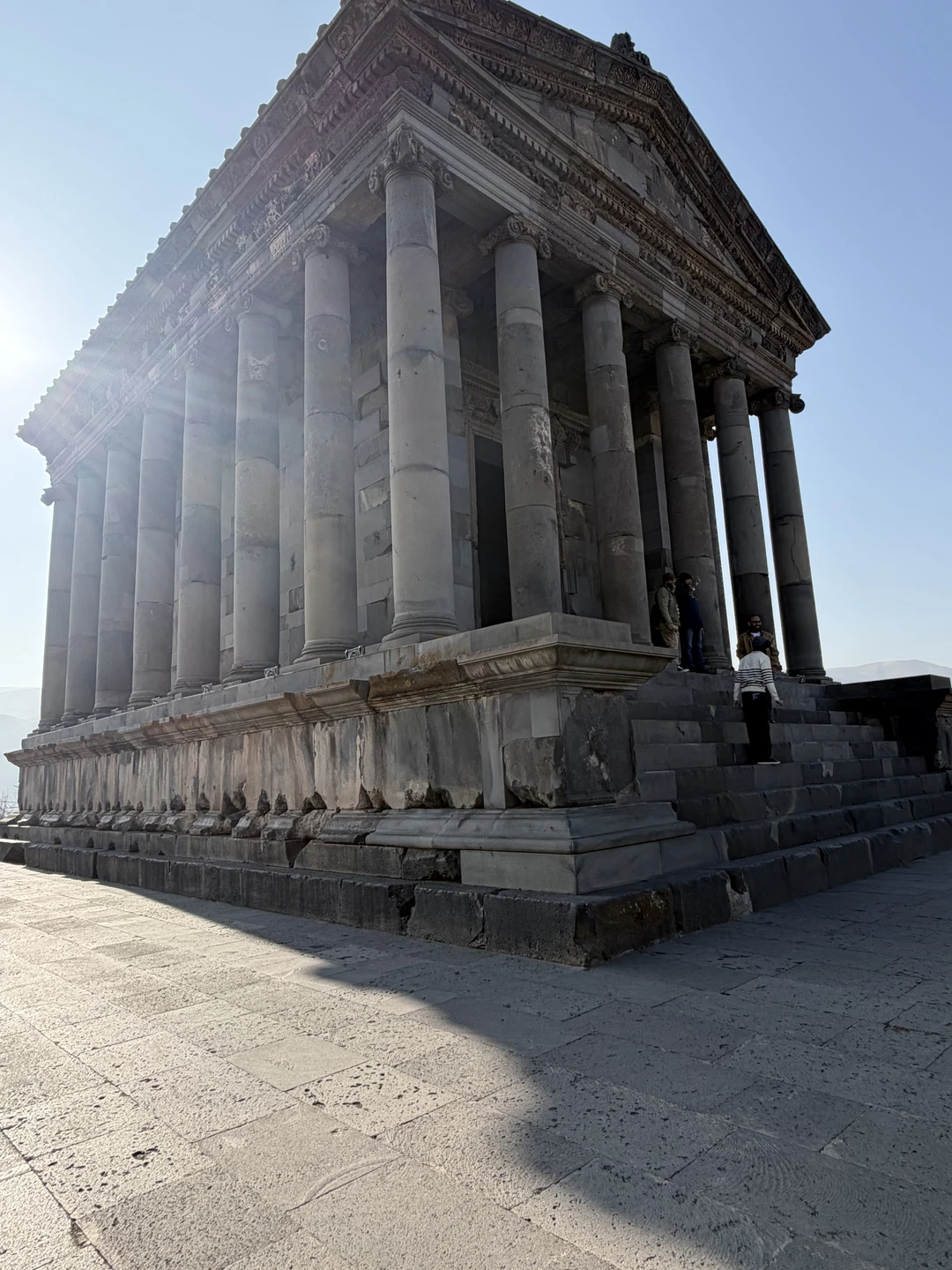 Потрясающий гид Егор и водитель Ашот, говорил на Английском и русском, причем русских было всего 4