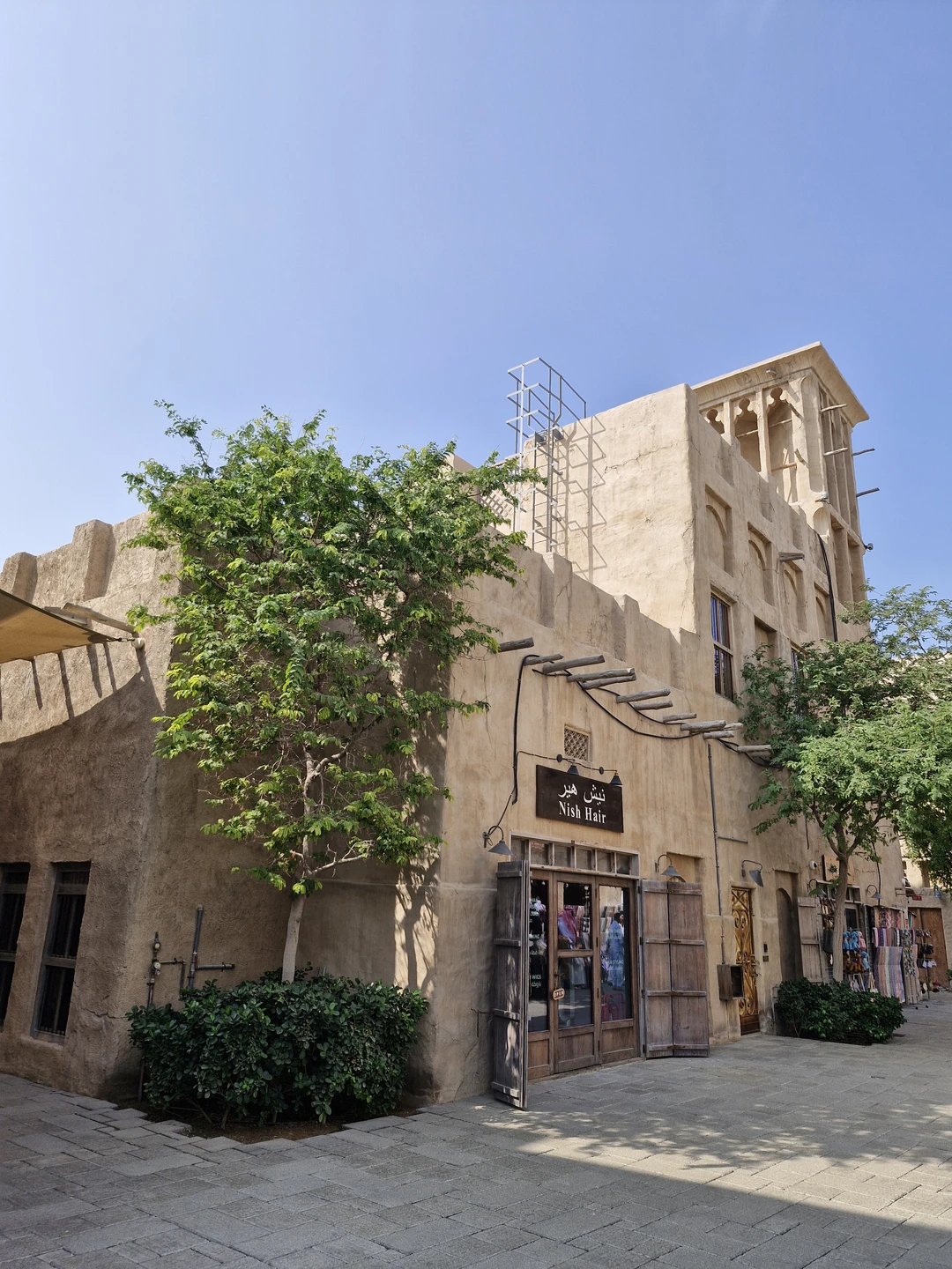 Экскурсию нам проводил сам Миразиз. Очень приятный молодой человек и интересный рассказчик. Миразиз забрал нас из