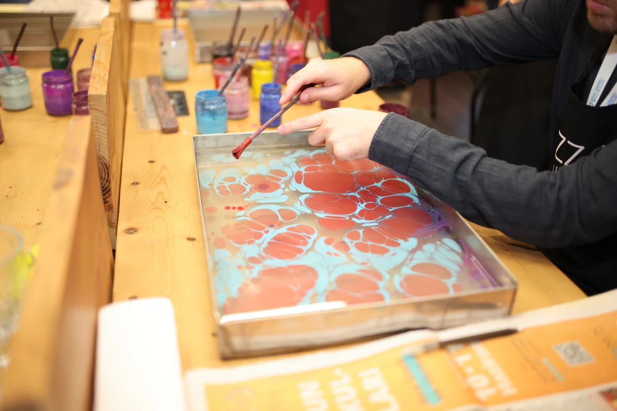 Рисовать на воде — мастер-класс по эбру в Стамбуле (3/15)