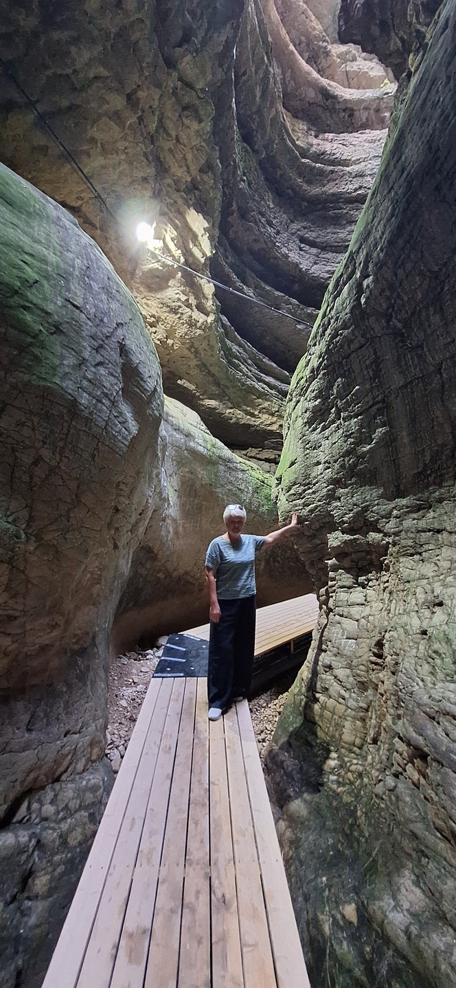 Здравствуйте. Провели три незабываемых дня в горах. Мы ездили группой 5 человек в очень комфортном микроавтобусе.