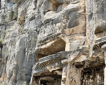 Демре и Мира