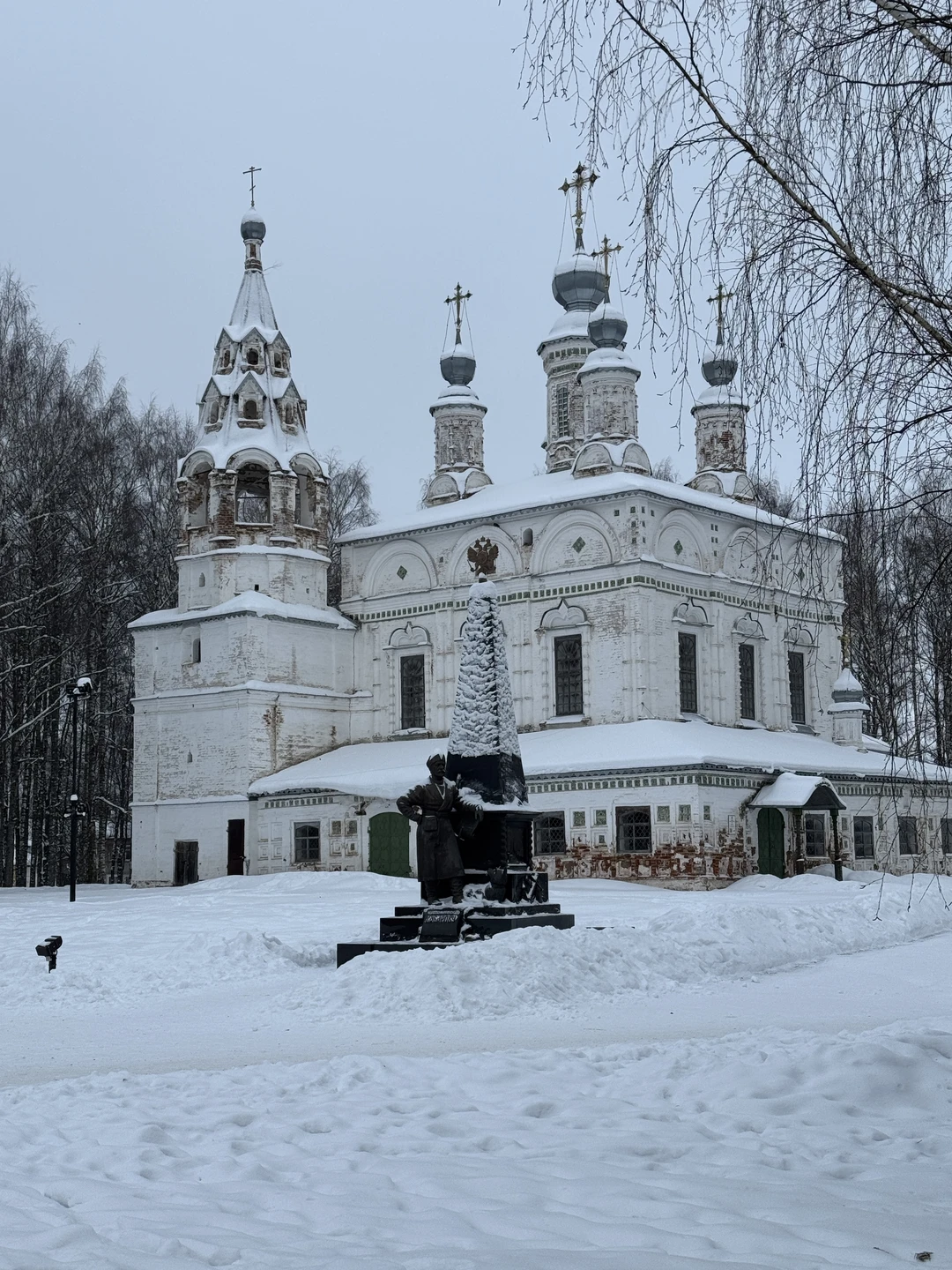 Михаил прекрасный рассказчик. Увлеченно рассказывает о родном городе, глубокие исторические знания. Однозначно рекомендую