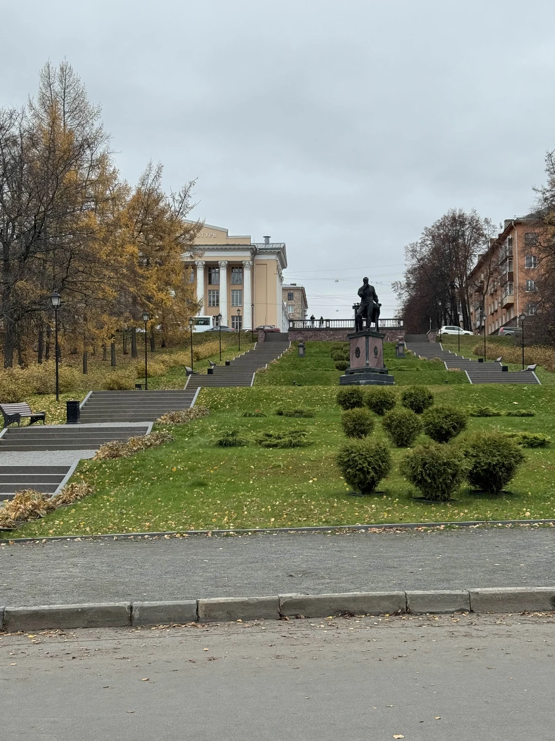 Анжелика прекрасная, гибкая, готова подтстроиться под маршрут, график. Мы приехали на поезде утром, нам нужно было