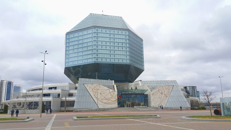 Город как птица феникс: автопешеходная экскурсия по Минску