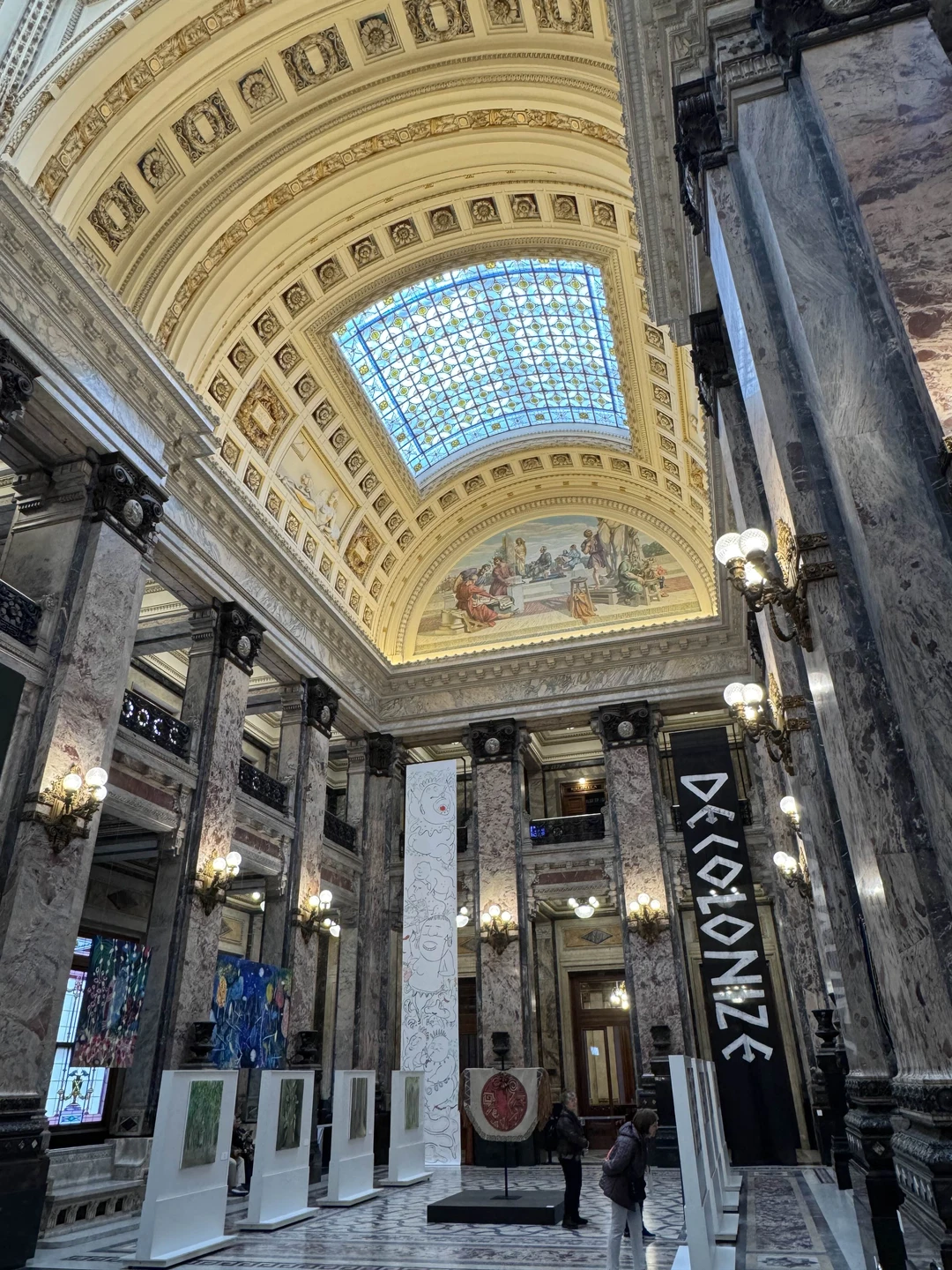 Мы приехали в Монтевидео и забронировали экскурсию, чтобы осмотреть город с разных сторон. Отличным выбором стал