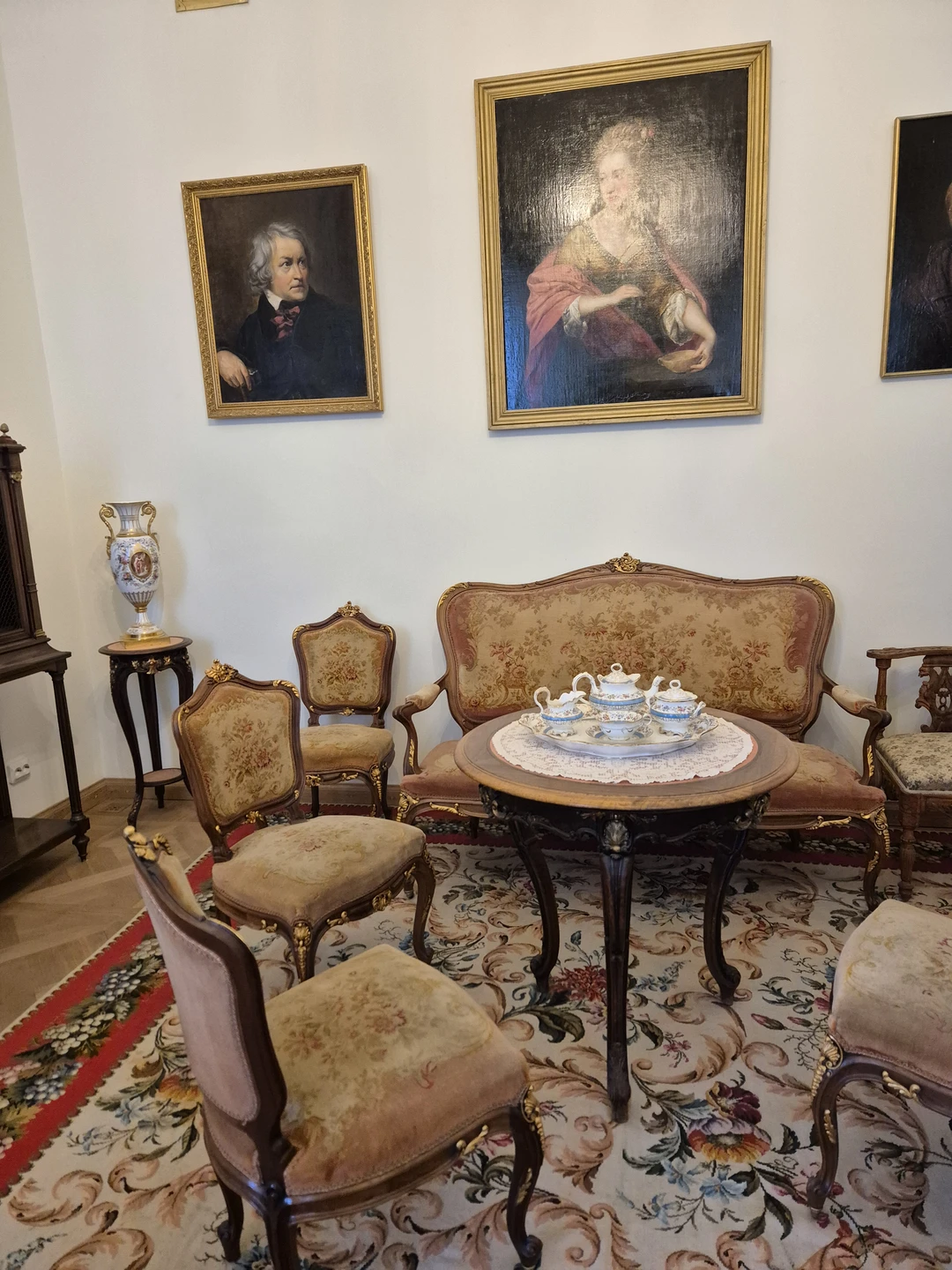 В холодные осенние или зимние дни самое время отправится по музеям. Экскурсия с Кириллом полностью подходит