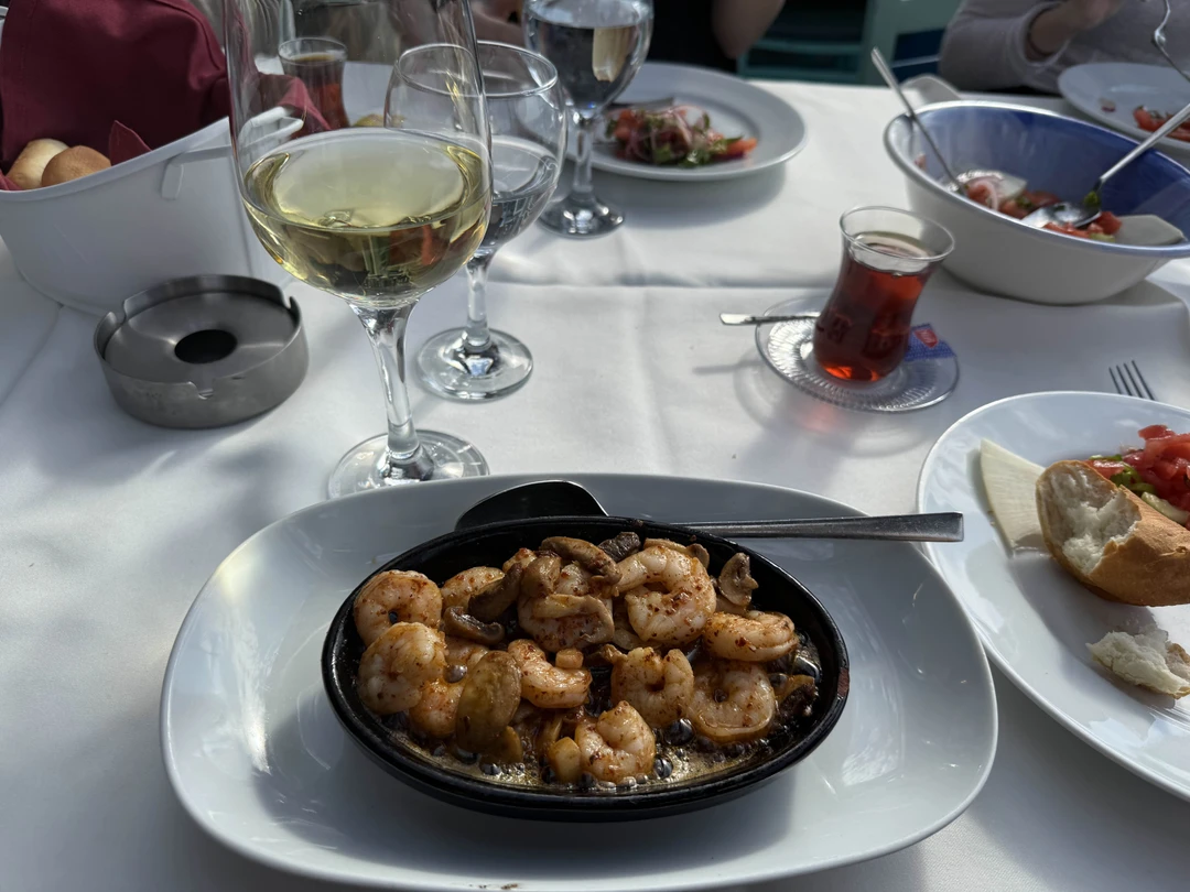 Большое спасибо за прекрасную экскурсию. Чудесная девушка Мона приехала вовремя и много нам интересного рассказала и показала