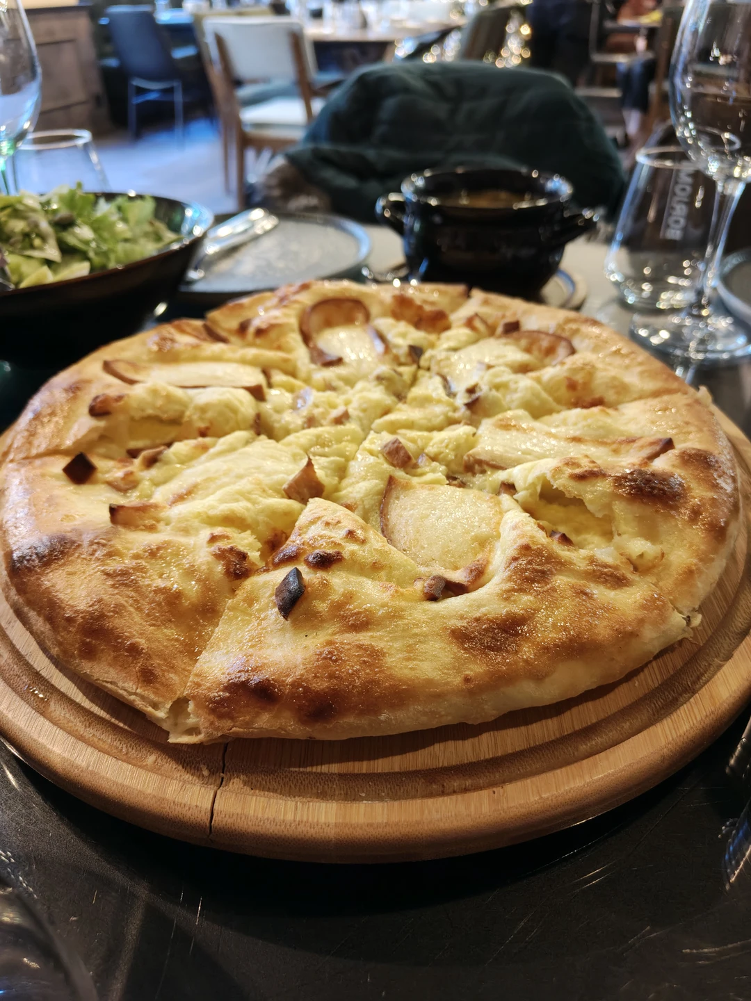 Побывали в Грузии впервые! Были впечатлены красотой страны, гостеприимством и радушием,с которым нас встретили! Все продумано