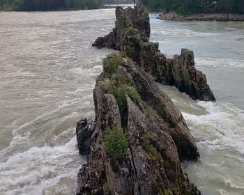 Горные и панорамные виды, бурные пороги, петроглифы и степи