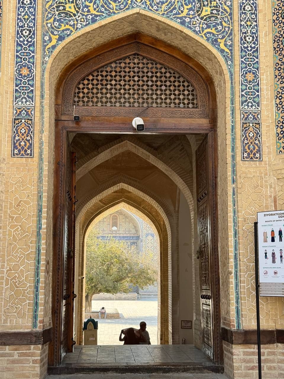 Фуркат очень интересный рассказчик), нам с дочкой понравился и маршрут, и истории, и байки, и шутки