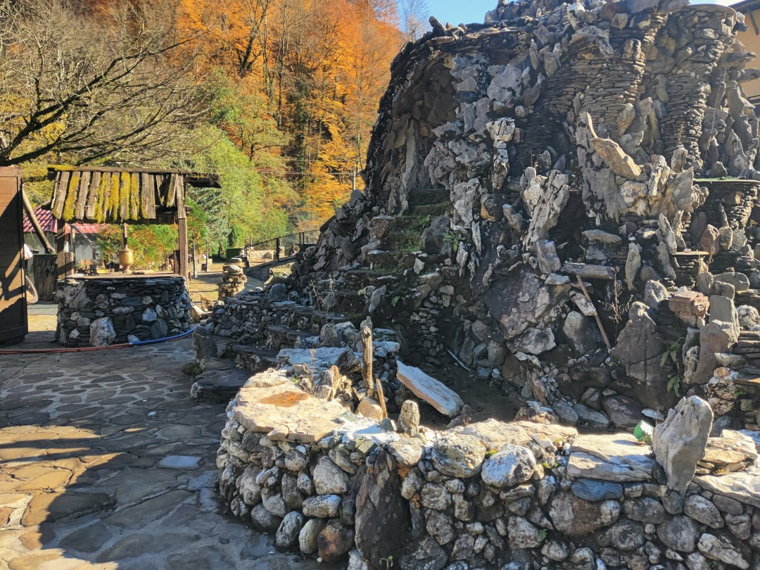 Безумно понравилось мини путешествие по старой дороге и осенним Сочинским горам на велосипедах от Красной поляны