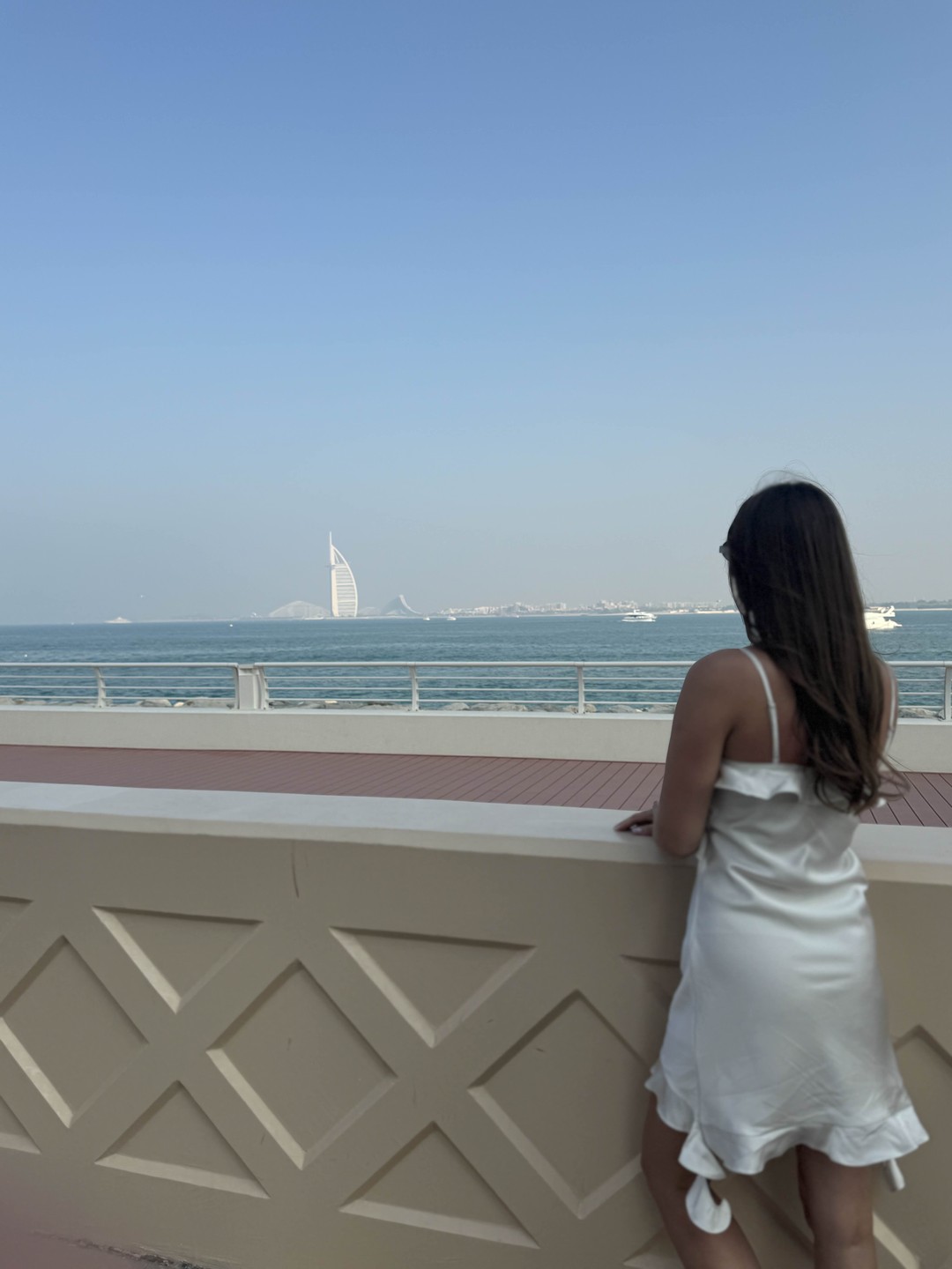 На жёлтом кабриолете по Дубаю (Ирина)