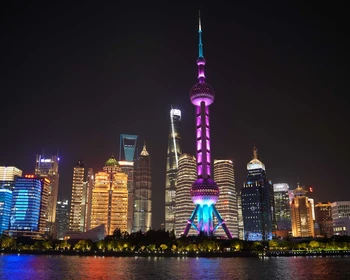 Встреча, размещение в отеле, сады Юйюань, набережная Бунд