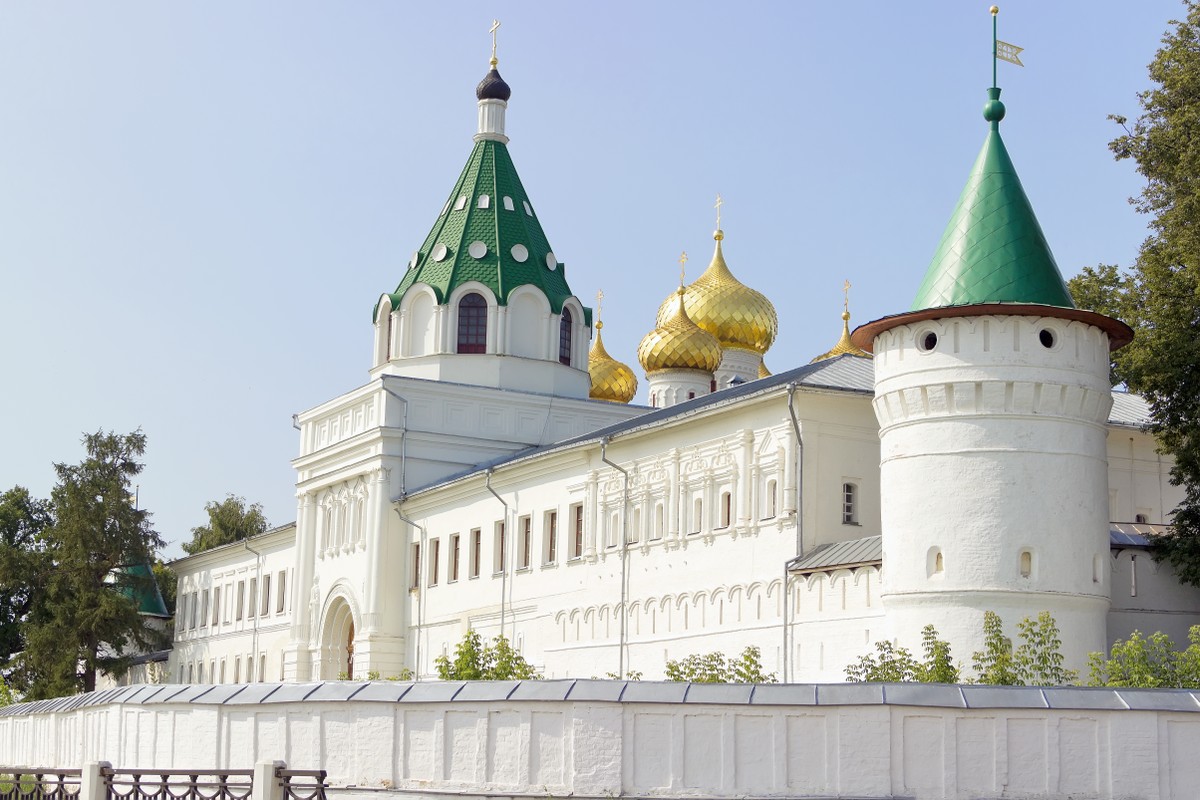 Ипатьевский монастырь в Костроме: от основания до наших дней