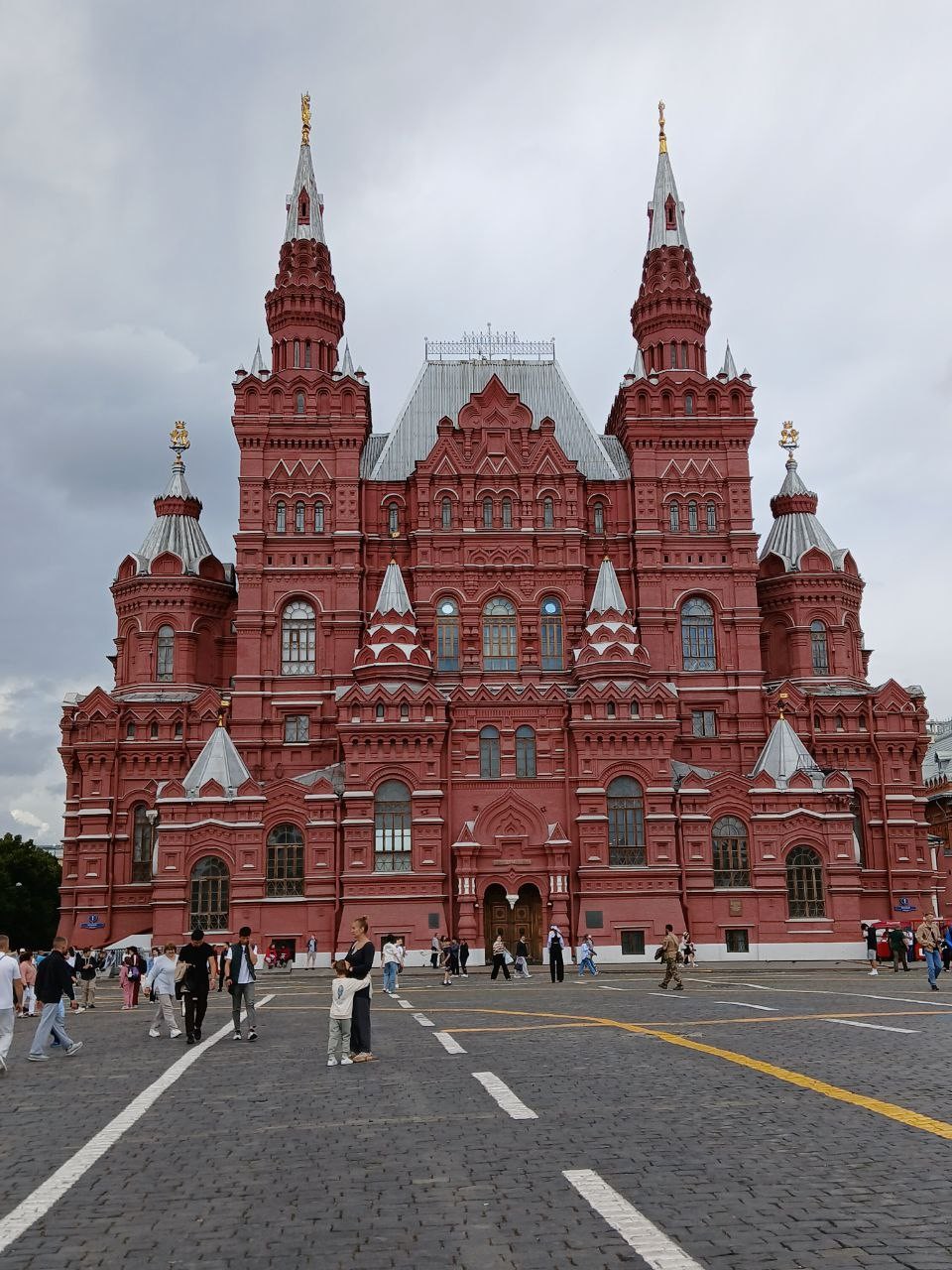 Экскурсия с Галиной прекрасная! Почти 3 часа пролетели незаметно, узнали так много нового о башнях Кремля