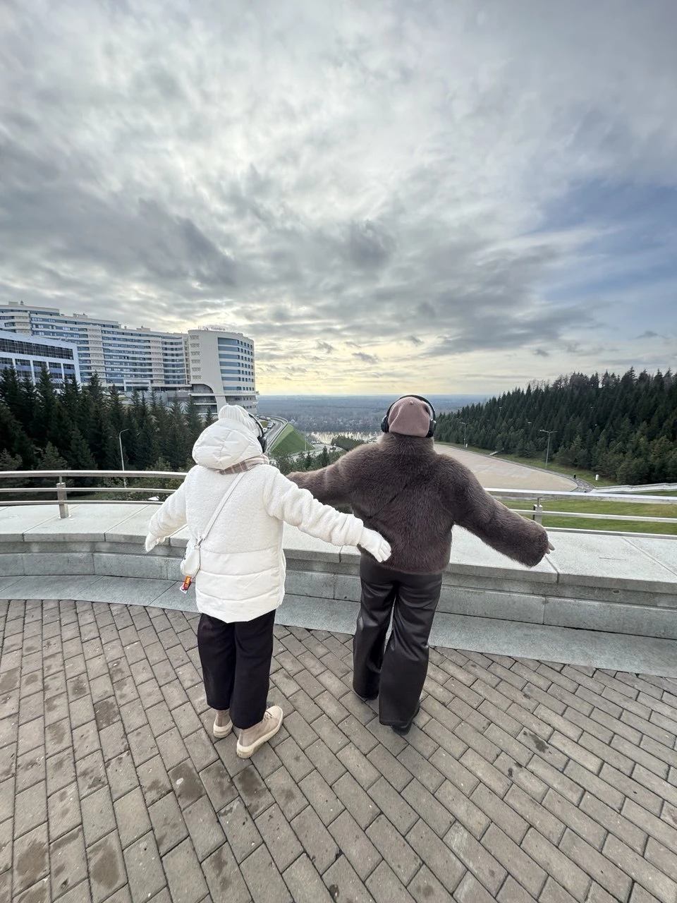 Нам с дочкой очень понравилась экскурсия! Ирина встретила нас чаем,вкусняшкой и ноябрьский, ветренный день - пообещал