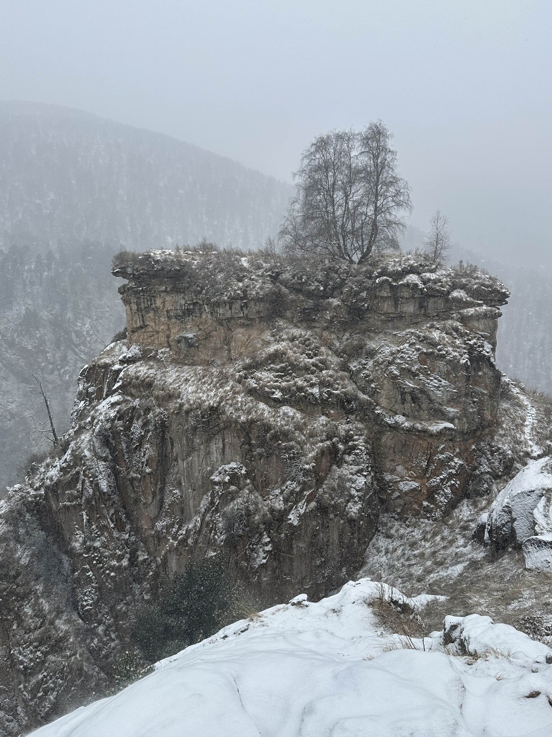 Поездка в горы к водопадам и на Джилы-Су состоялась несмотря на неустойчивую погоду и снегопад и