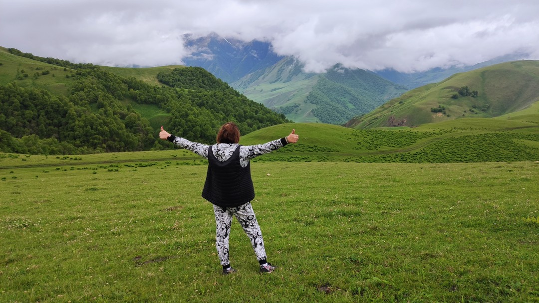 Поездка очень понравилась. Хороший маршрут, много шикарных локаций, авто удобное, чистое. Останавливались в хороших и вкусных