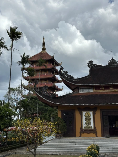 Спасибо огромное за прекрасную экскурсию! Мы почти отчаялись получить качественную экскурсию: интересную, без непонятных «достопримечательностей», с