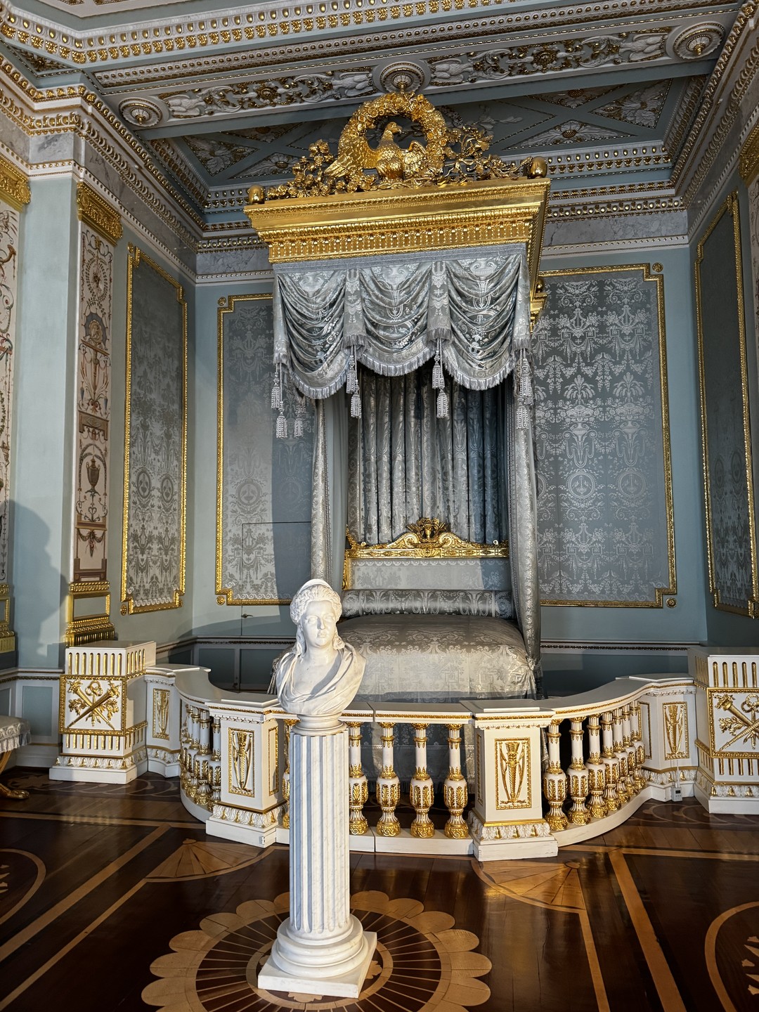 Спасибо Кириллу за прекрасную экскурсию по дворцу, все подробно рассказал, показал, было очень увлекательно и легко