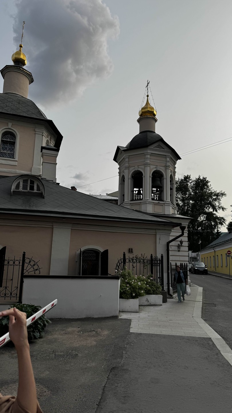 Мы отлично провели время - прогулялись по Бульварному кольцу и его закоулочкам. Разглядели в привычных и