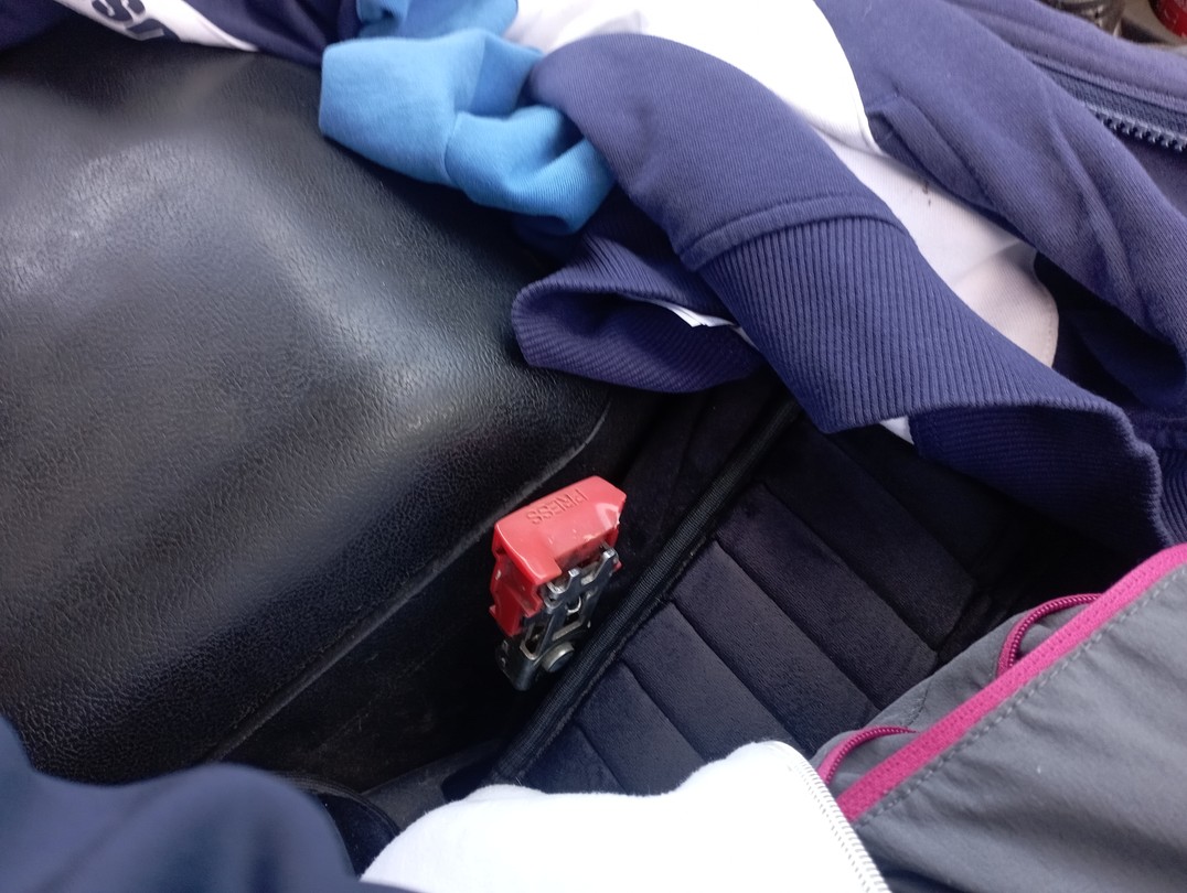 Если за вами приедит Расим на белом ваз 471, не садитесь к нему в машину. Это