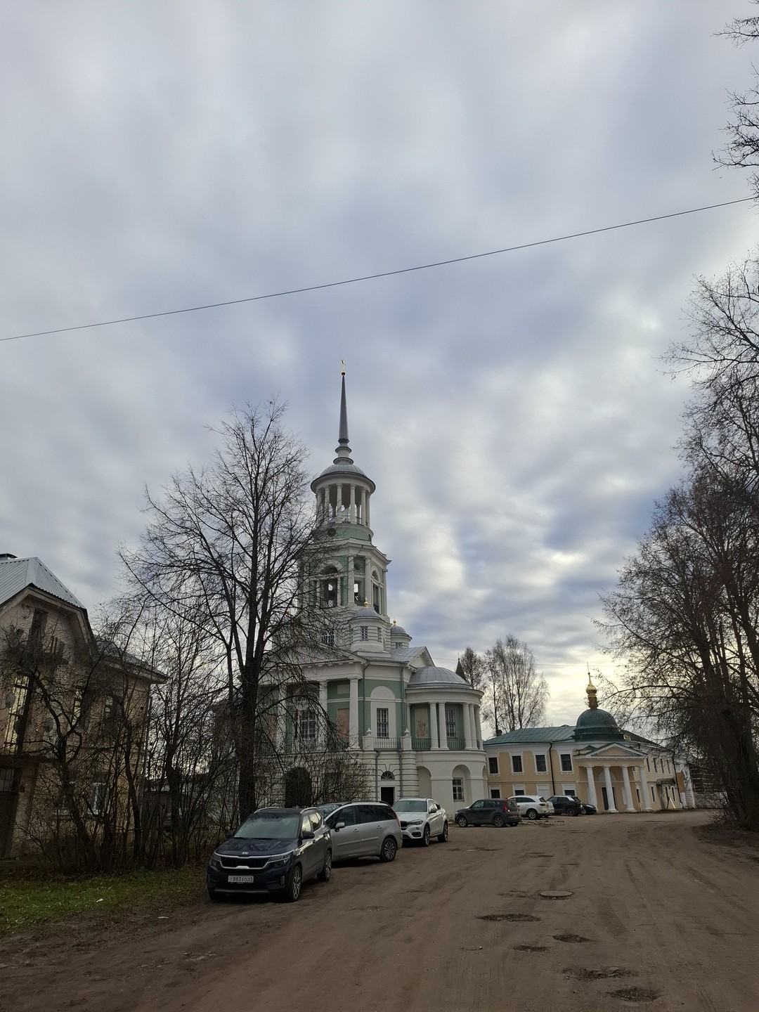 Замечательный экскурсовод, прекрасный город. Очень приятно видеть, что город восстанавливают. Медленно, но верно. Приезжайте в Торжок!