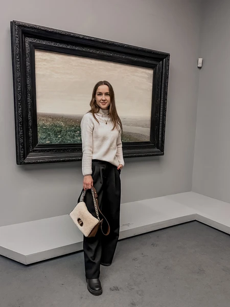 очень понравилась экскурсия по выставке Архипа Куинджи. Нашим гидом был Алексей, оказался прекрасным рассказчиком с огромным