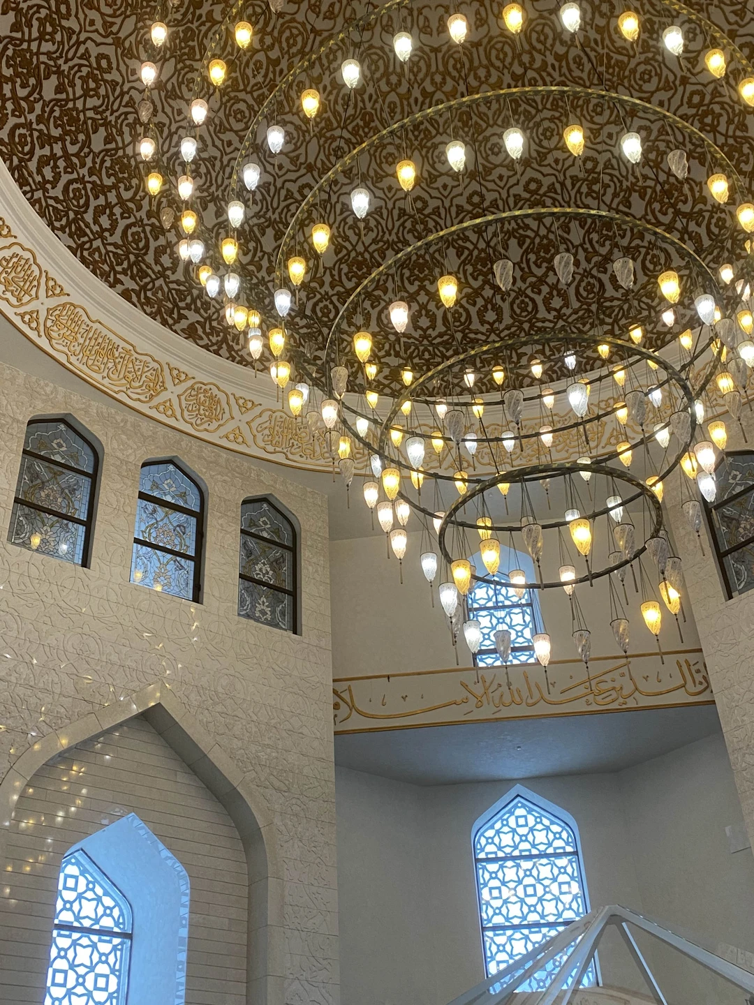 Всё идеально. Даже снежная метель нисколько не омрачила настроение, никто не замерз. Питание в столовой отличное