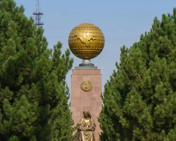 Прогулка по Ташкенту и ночной поезд в Бухару