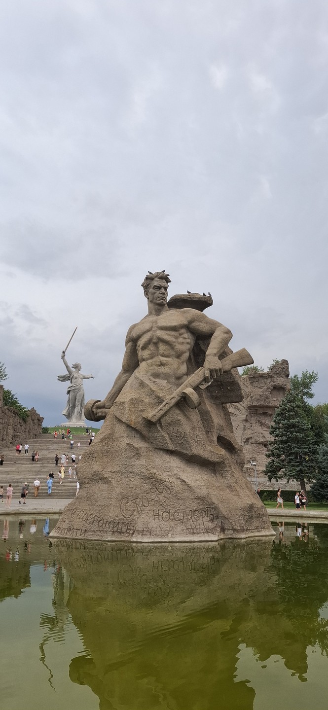 Экскурсию проводила Евгения