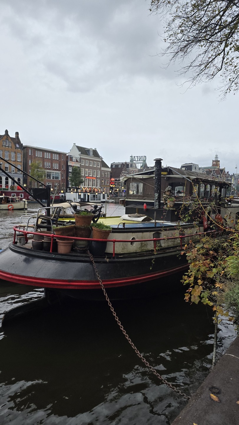 Экскурсия полностью оправдывает свое название. Благодаря Олегу, мы просто влюбились в этот город. Узнали очень много