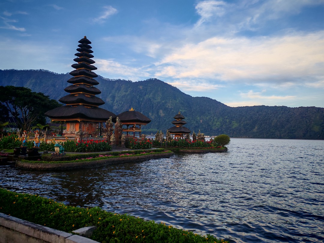 Хочу выразить огромную благодарность гиду Валерию