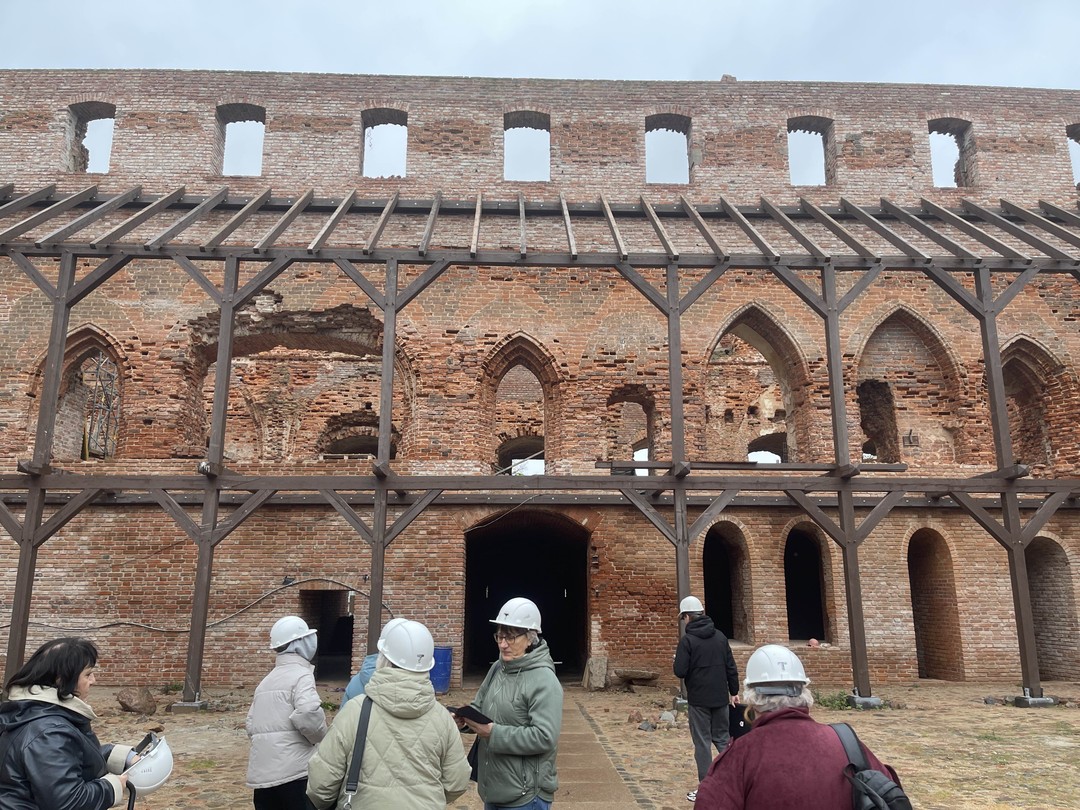 Экскурсия понравилась. Это путешествие в отличие от большинства других данного экскурсионного бюро комфортно по своему темпу