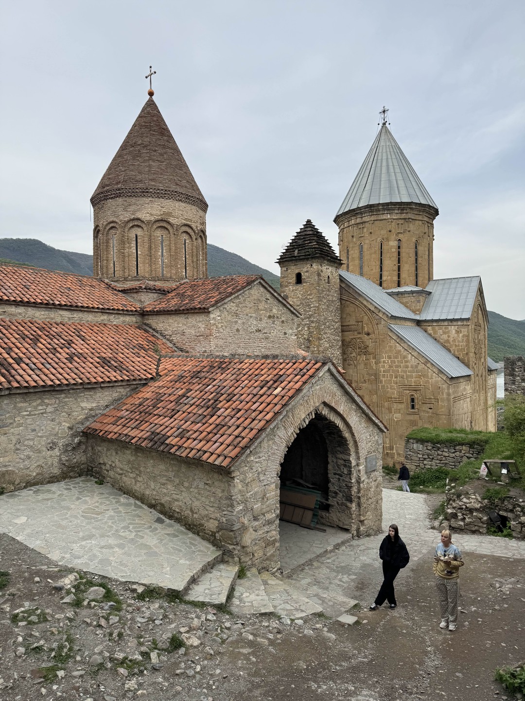 Казбек и Дарьяльское ущелье: Грузия с открытки (Юрий)