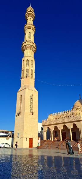 Прекрасная прогулка по Марине, с заходом в Эль Мина и рыбный рынок. Очень комфортная атмосфера