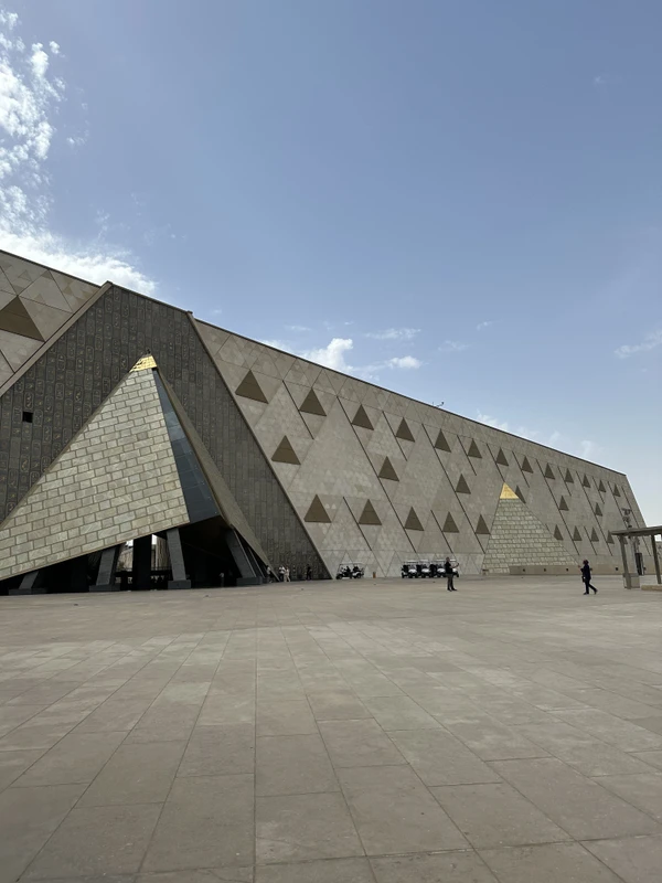 Новый Египетский музей, пирамиды и прогулка по старому Каиру