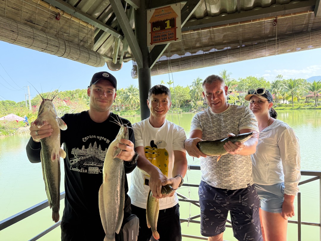 Рекомендуем сьездить на рыбалку. Отличный гид Роман, сам с России 🔥👍все нам рассказал, показал. С другими