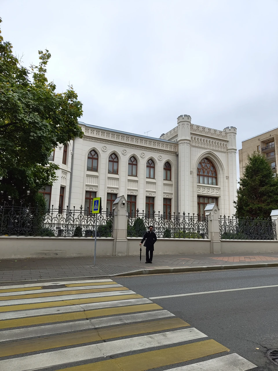 Отличная экскурсия чтобы ознакомиться с историей Патриарших, узнать много любопытных фактов и просто полюбоваться архитектурными красотами