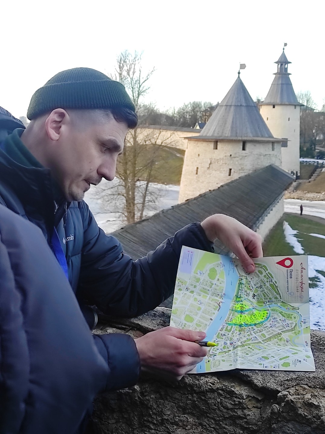 Очень хороший экскурсовод! Давно таких не встречала. Интересная подача материала, живое общение и кажется знает все