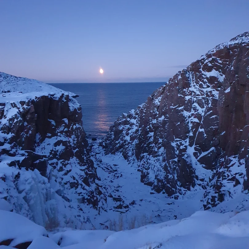 Сегодня, с'ездили на Териберку вместе с Алексеем. И это был один из лучших дней в моей жизни. Порой мы просто визжали от восторга, от увиденного