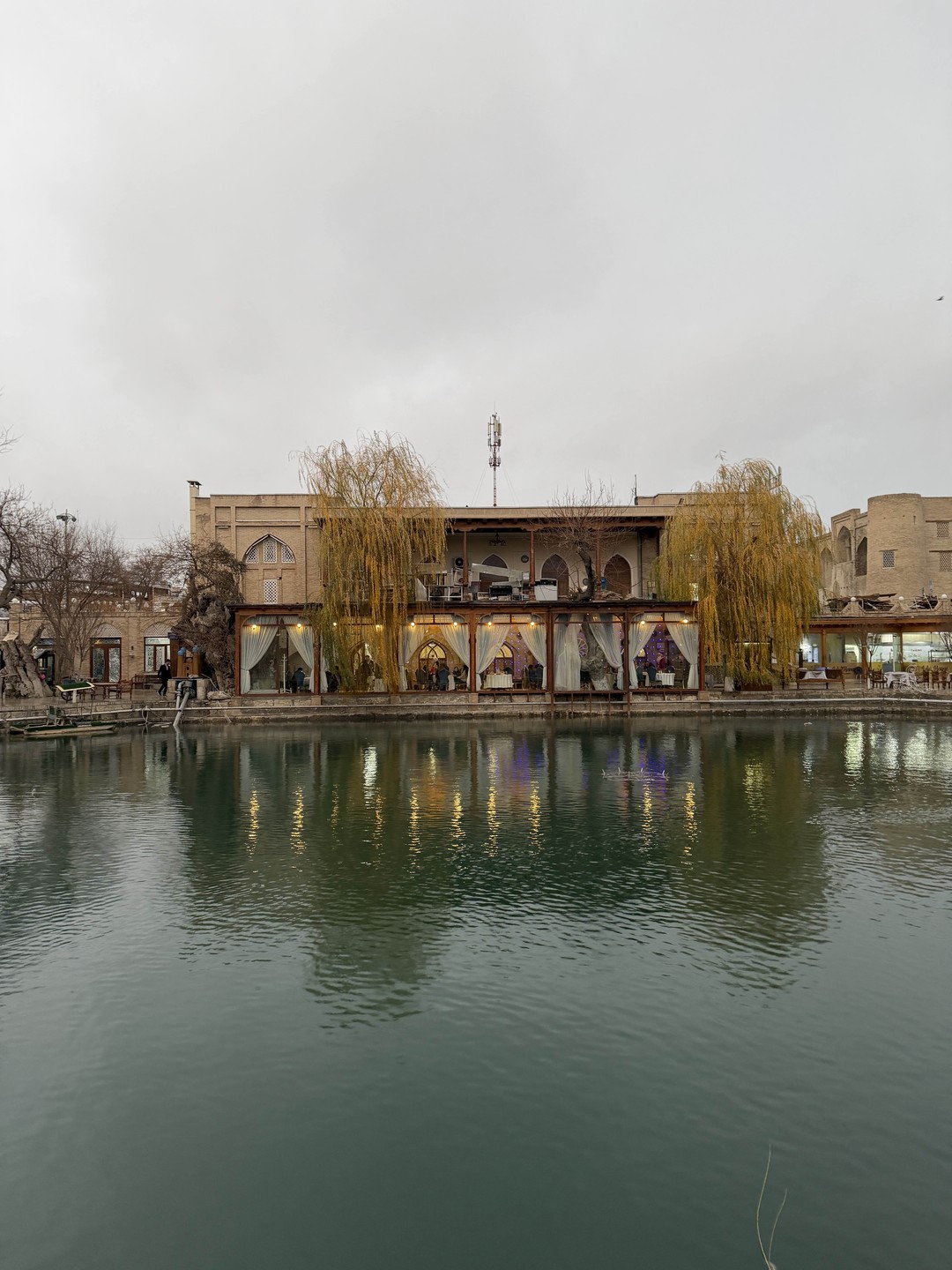 Замечательная насыщенная экскурсия с самым молодых гидом Бухары, как Ислом сам себя называет. Мы были на