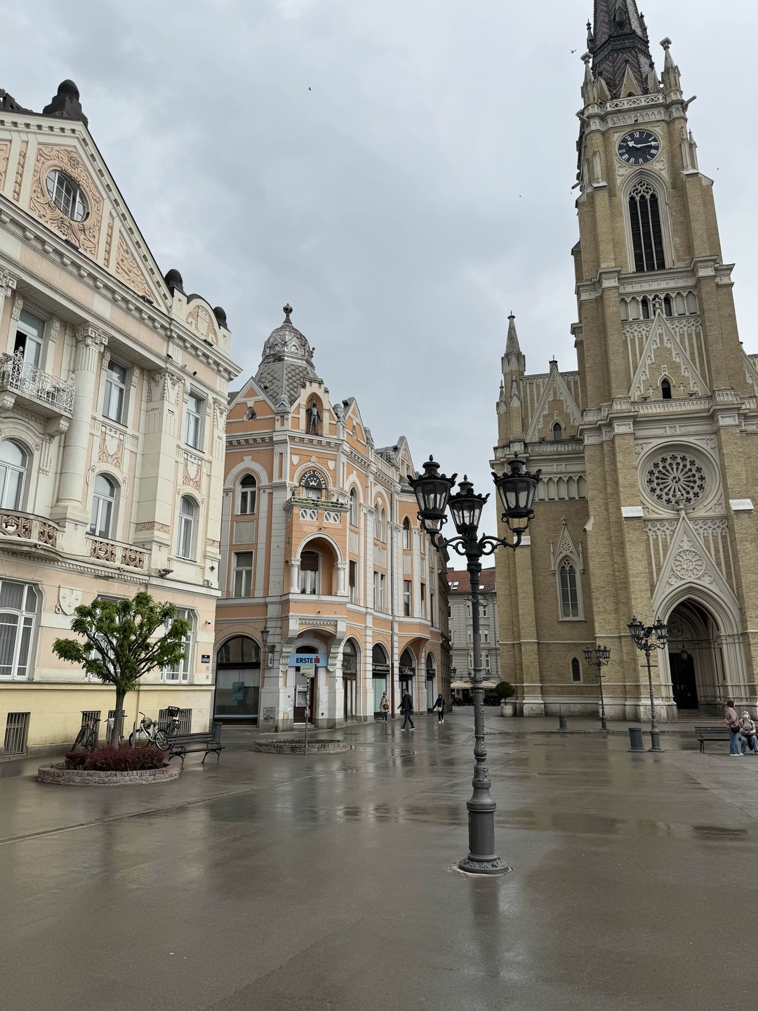 Мы впервые были в Сербии, впервые в Нови Саде. Благодаря Дмитрию, мы влюблены в это место
