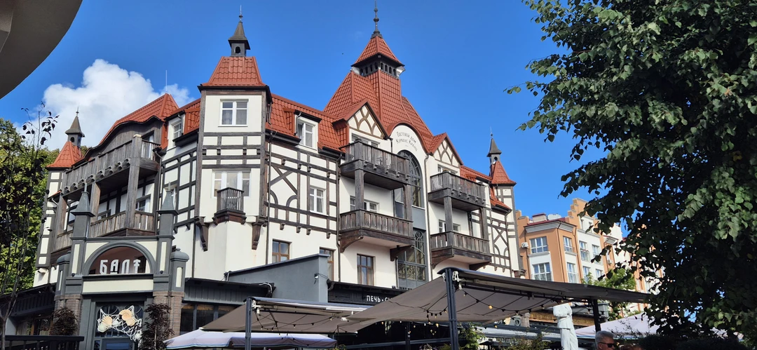 Мы поехали на эту экскурсию с г. Зеленоградск. Для нас заказали такси до сыроварни, которая находится